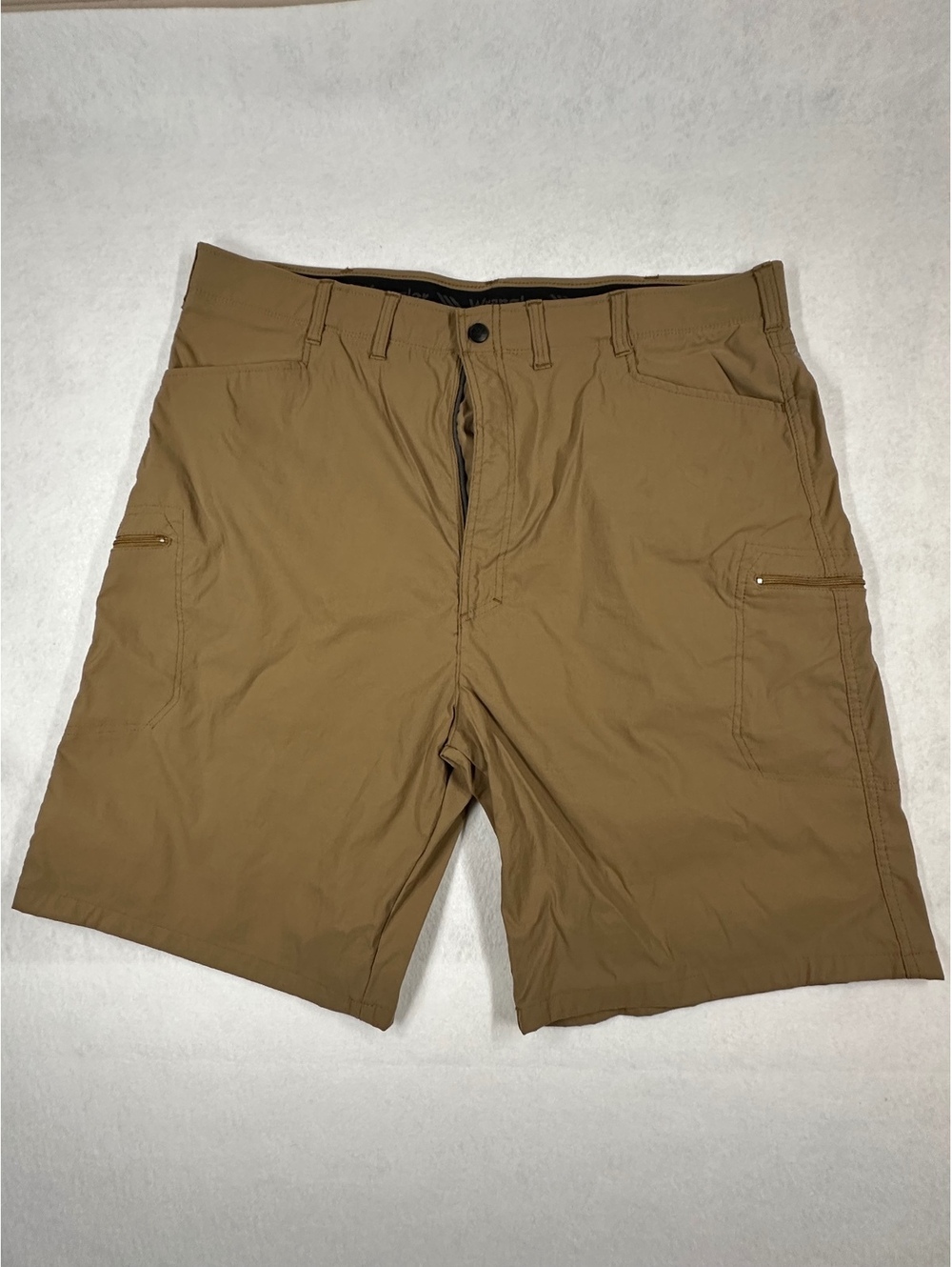 Wrangler Men's Khaki Cargo Shorts Size 44 with Multiple Pockets Stretch Fabric